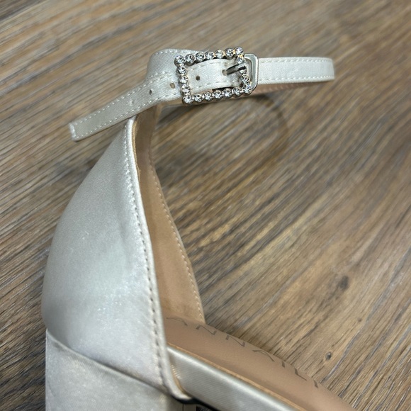 🤩 SALE White Satin Bridal Heels - Picture 7 of 9